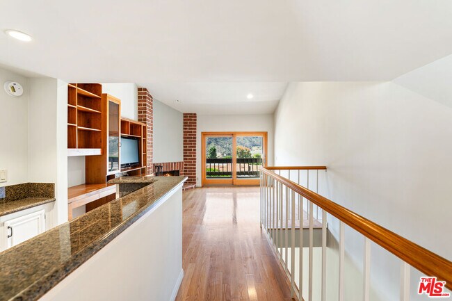 Building Photo - 17087 Palisades Cir