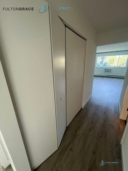 Building Photo - 7621 N Sheridan Rd