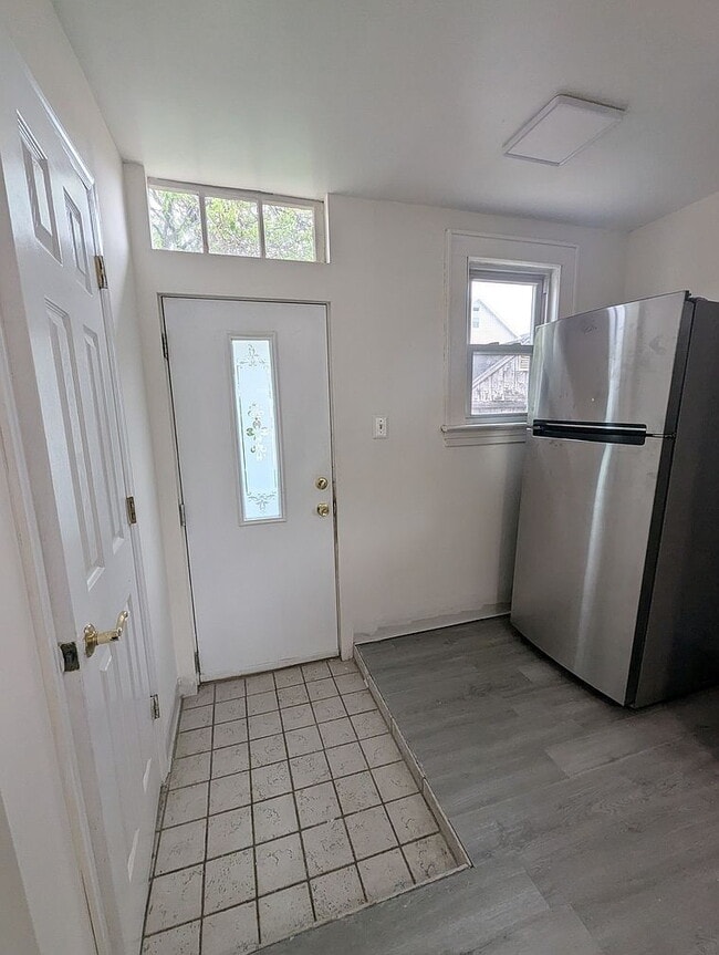 Building Photo - Single Family Home