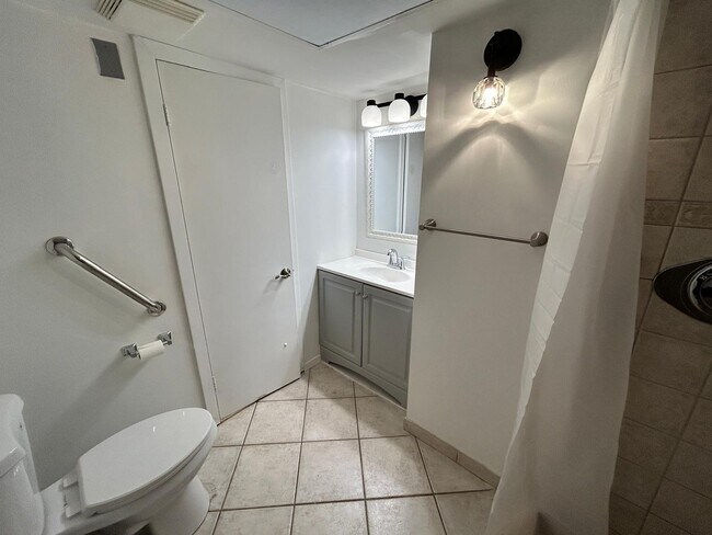 Building Photo - 3115 Oakland Shores Dr