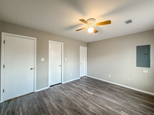 Building Photo - 1203 Quebec Dr