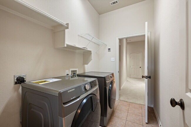 Building Photo - This one checks all the boxes—location, la...