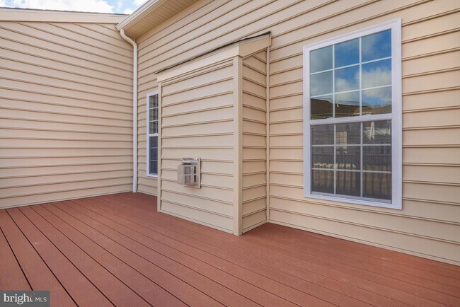 Building Photo - 6308 Savannah Dr