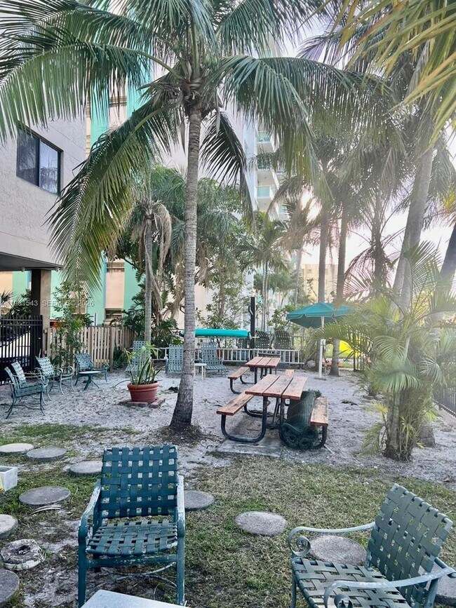 Building Photo - 2903 N Miami Beach Blvd