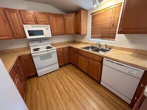 Building Photo - Rare 4BD/2BA Duplex Coming Available in No...