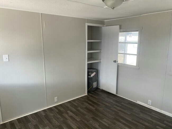 Building Photo - 1 Circle Dr