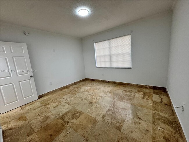 Building Photo - 2404 Belmont Ln