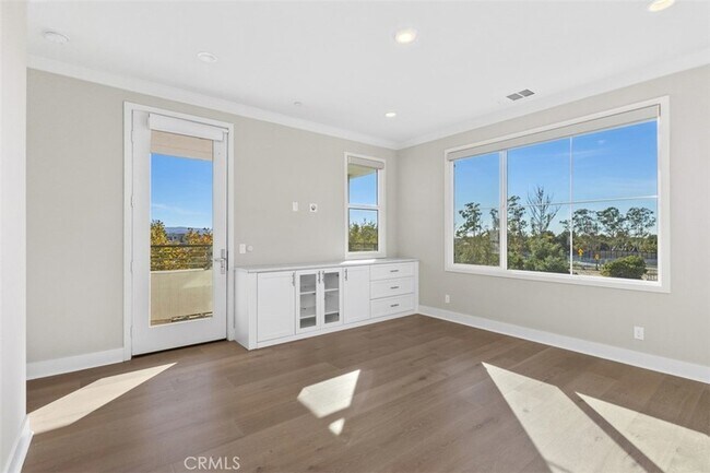 Building Photo - 157 Novel