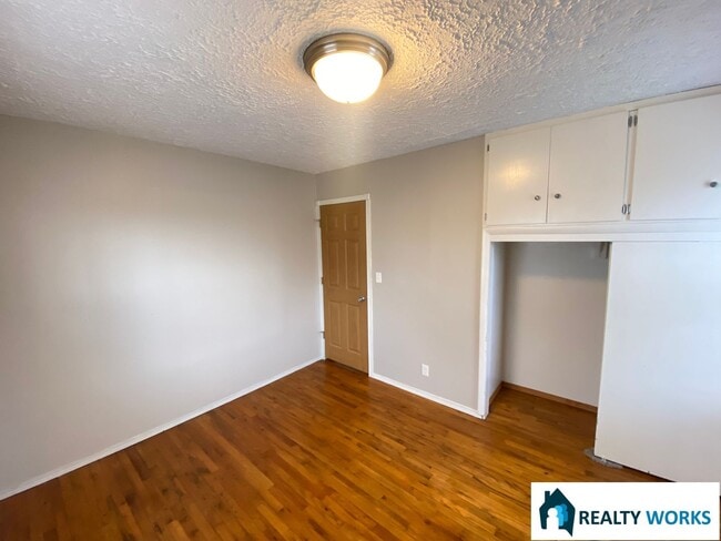 Building Photo - Cute 2 bed Home!