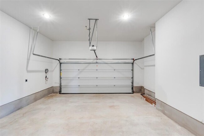 Building Photo - 1703 Kit Cir