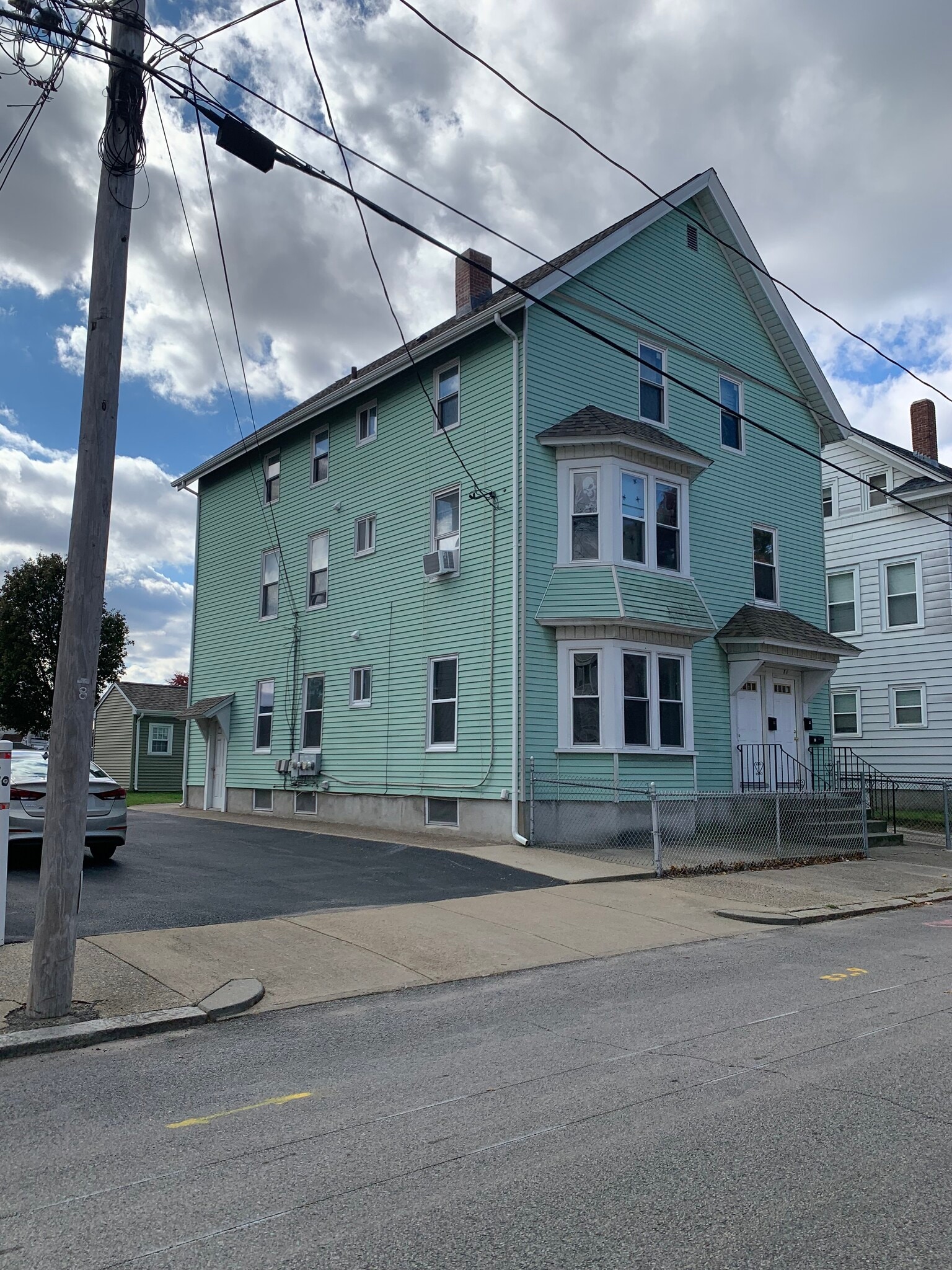 Building Photo - 73 Gooding St