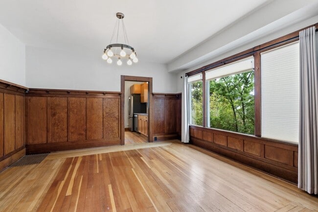 Building Photo - 4Bd/2Ba Seattle Home