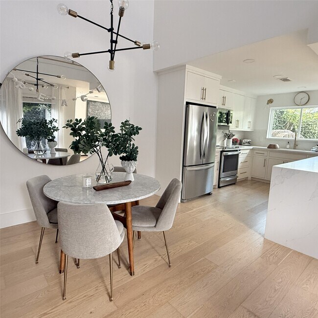 Building Photo - 1914 Augusta Dr