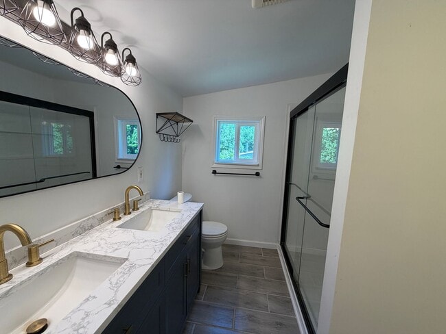Building Photo - Spacious Ranch Home