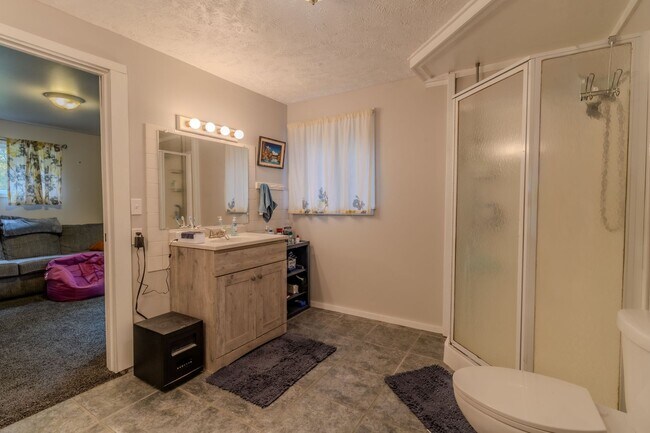 Building Photo - Lakeside Retreat on Duck Lake Peninsula