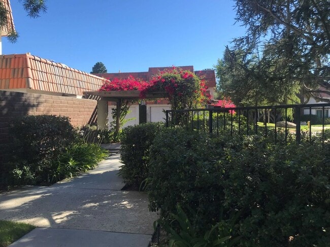 Building Photo - 28035 Ridgebluff Ct