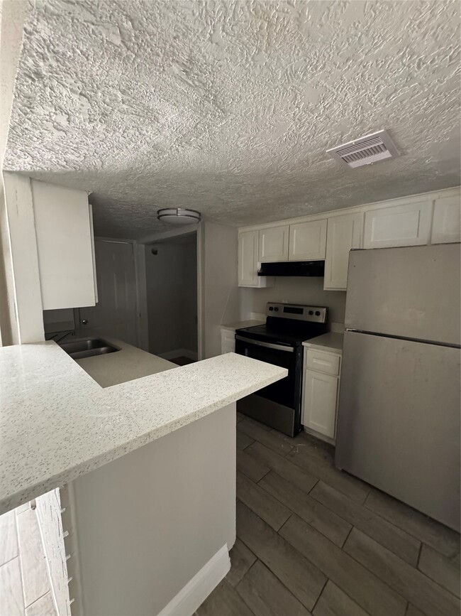 Building Photo - 8100 Leonora St