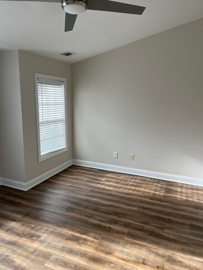 Building Photo - Bayrose