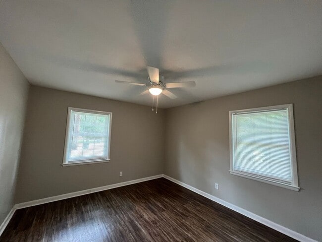 Building Photo - 1407 W Gentilly Rd