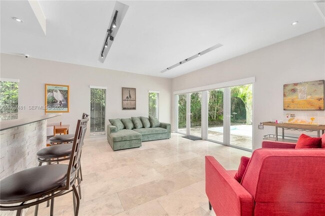 Building Photo - 472 Minola Dr