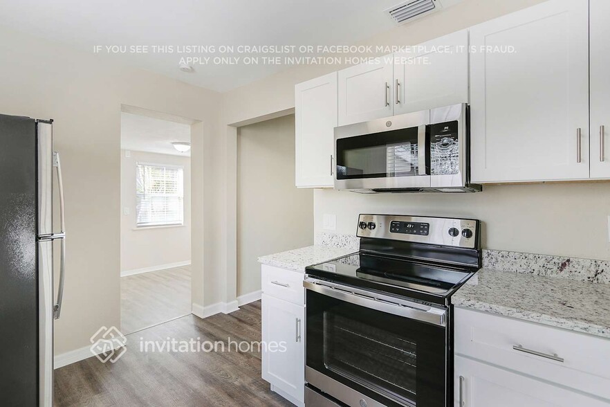 Building Photo - 2826 17th Ave N