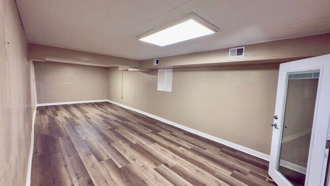 Building Photo - 2563 Hacks Cross Rd