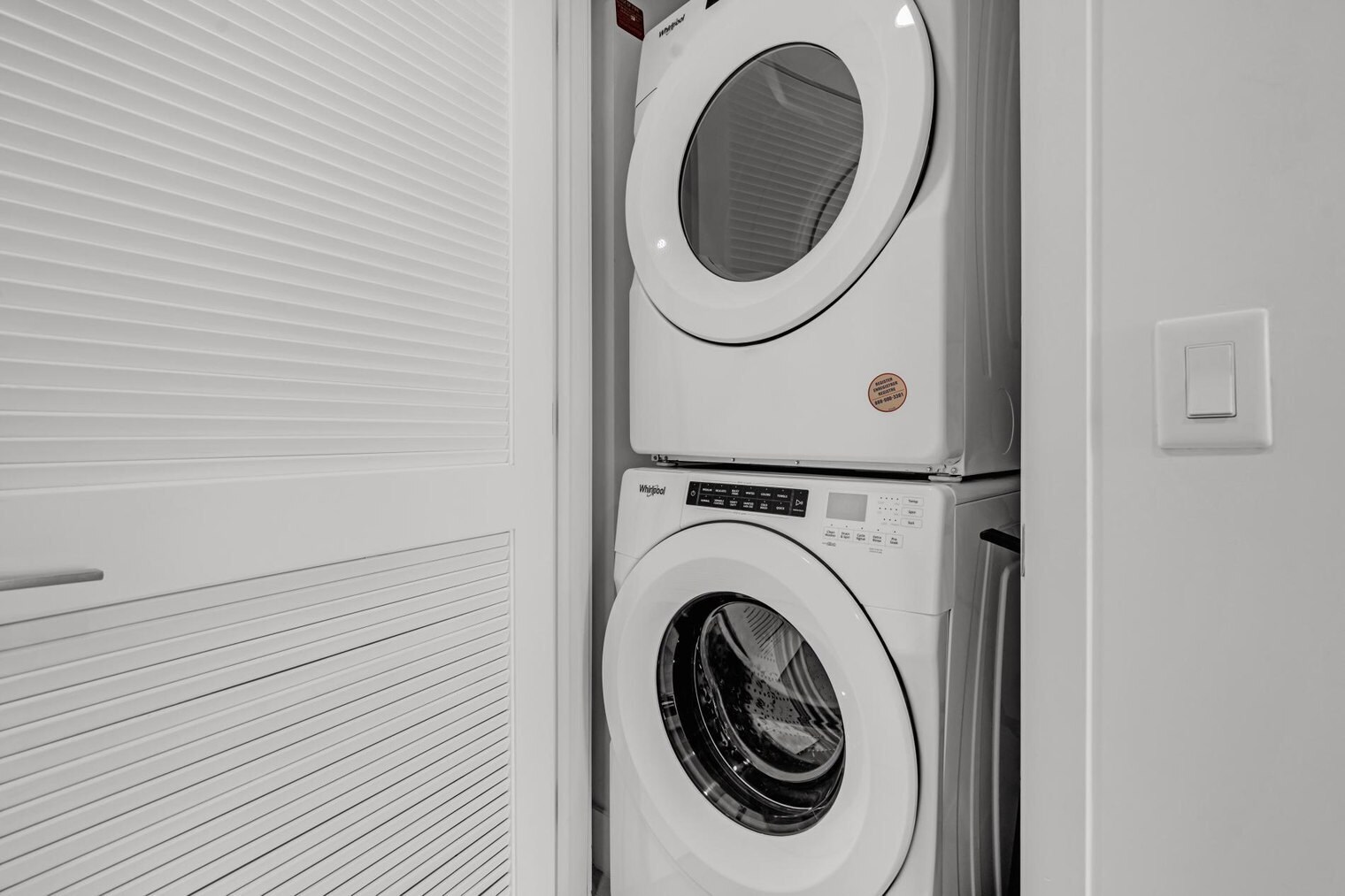 Building Photo - 601 NE 1st Ave