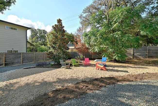 Building Photo - 6800 Menchaca Rd