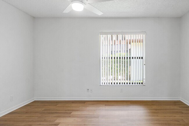 Building Photo - 4932 Boxwood Cir