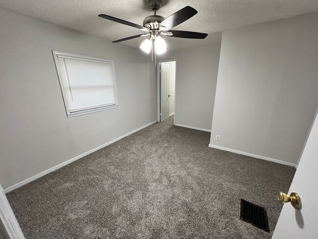 Building Photo - 15301 E Mayes Rd