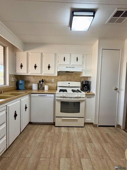 Building Photo - 10584 E Amber Dr