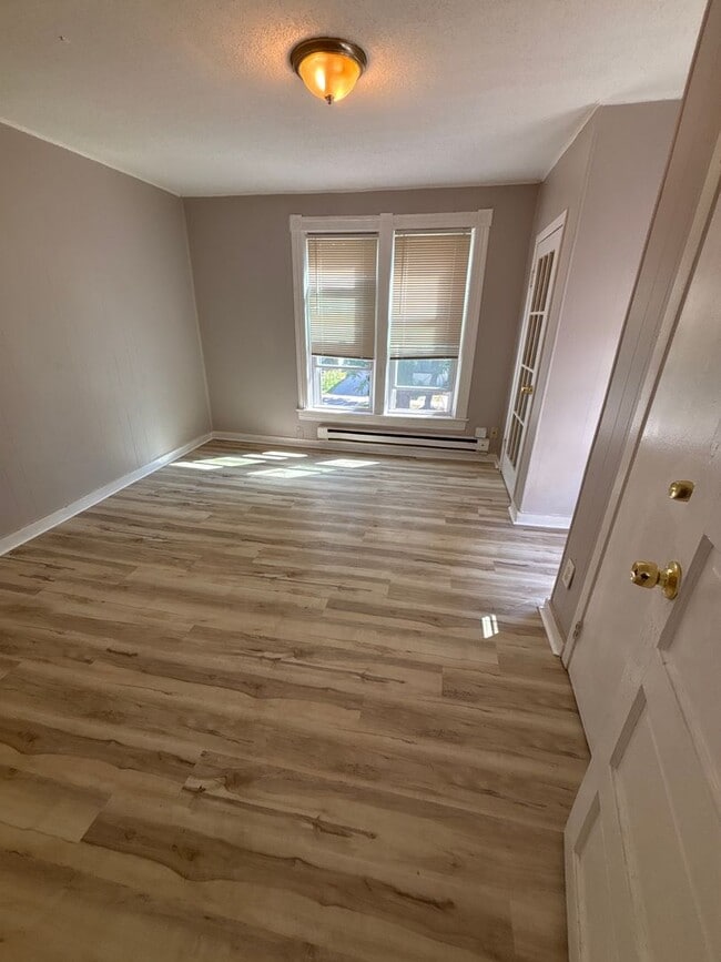 Building Photo - 446 Pierce St NE