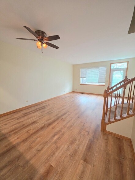 Building Photo - 10 Waverly Ct