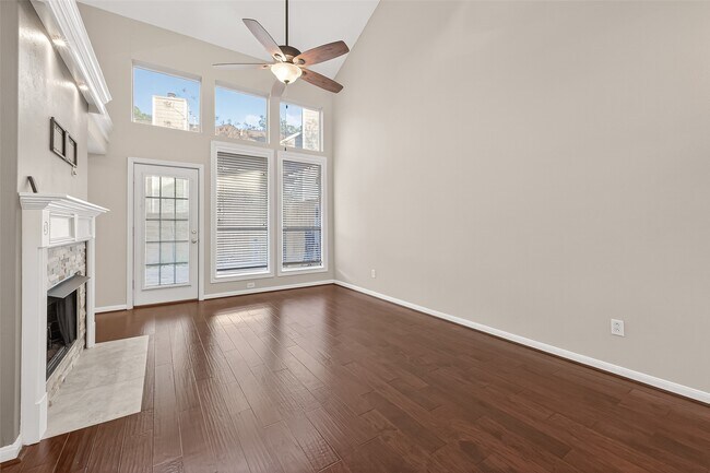 Building Photo - 2330 Everest Way