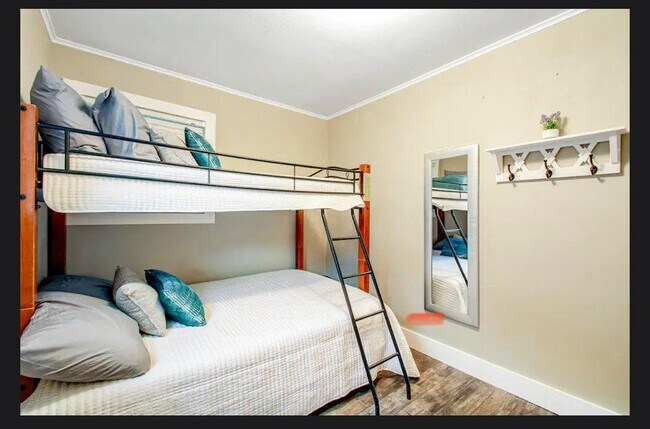 2nd bedroom bunkbed with queen and twin size beds - 13713 Wye Lake Blvd SW