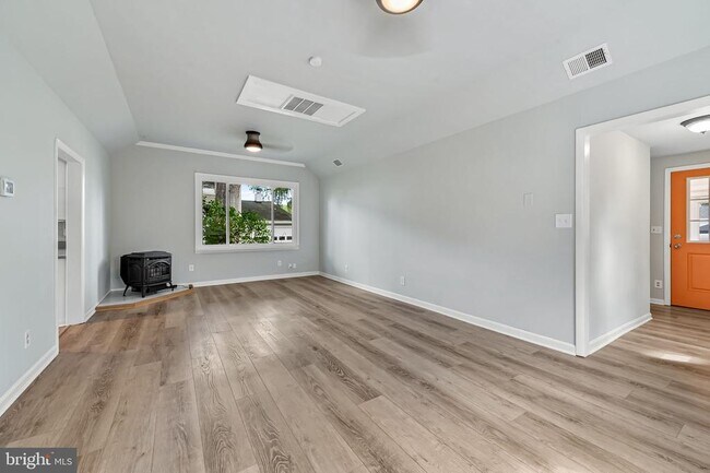 Building Photo - 530 Highland Dr
