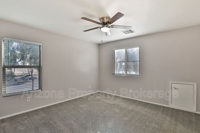 Building Photo - 3879 E Santa Fe Ln