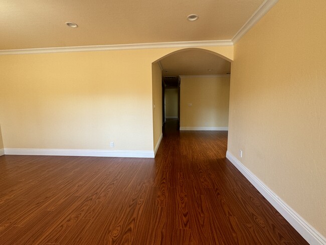 Building Photo - 6003 Prospect Rd