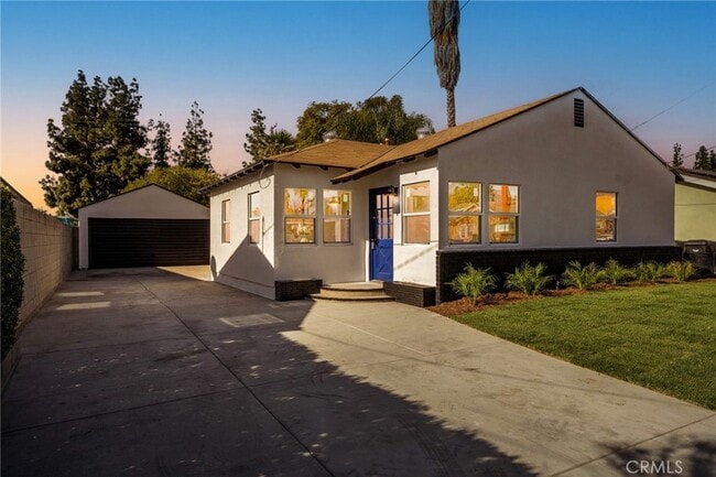 Building Photo - 3041 8th Ave