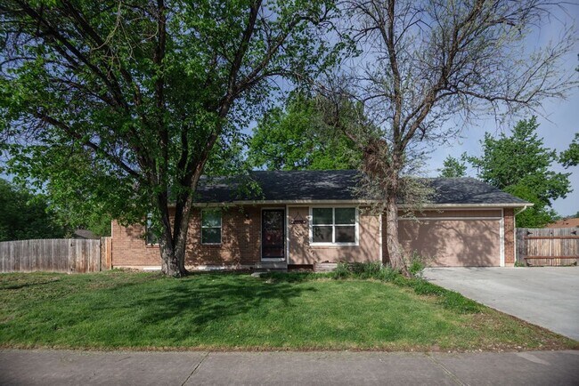 Building Photo - Great 4 bedroom Ranch style home!