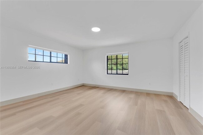 Building Photo - 456 SW 20th Rd