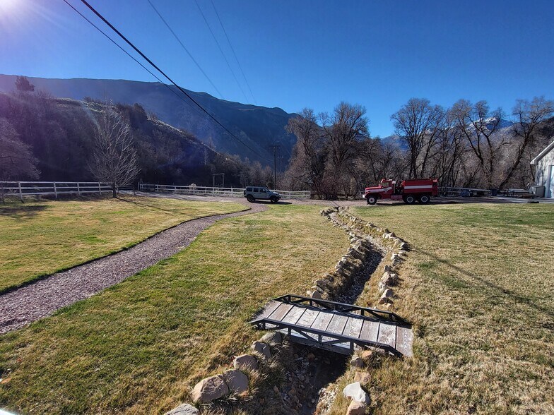 Building Photo - 1406 S Bartholomew Canyon Dr