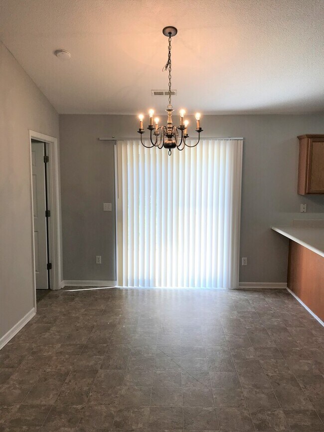 Building Photo - 4 Bedroom Ranch-Style Home!