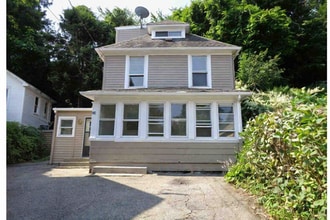 Building Photo - Updated Seymour Unit for Rent