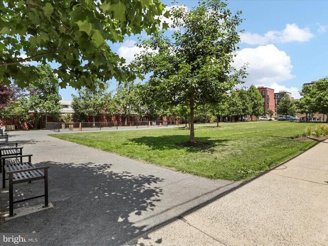 Building Photo - 811 Gibbon St