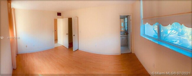 Building Photo - 701 SW 71st Ave