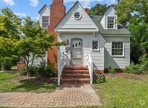 Building Photo - Charming 3-Bed Home with Modern Updates & ...