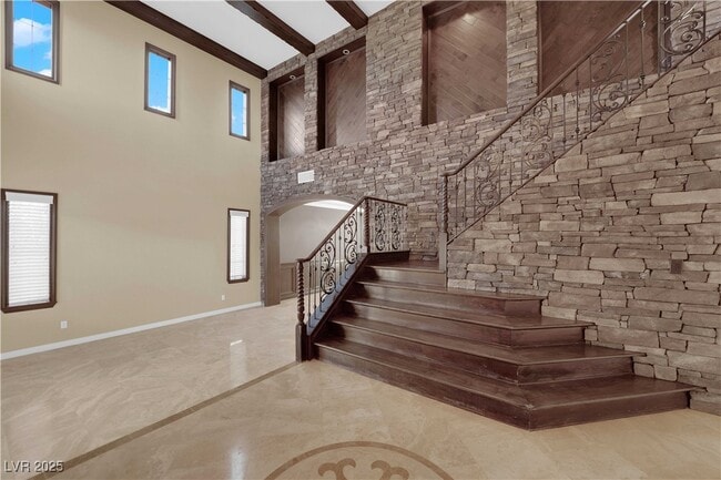 Building Photo - 10057 Portula Valley St