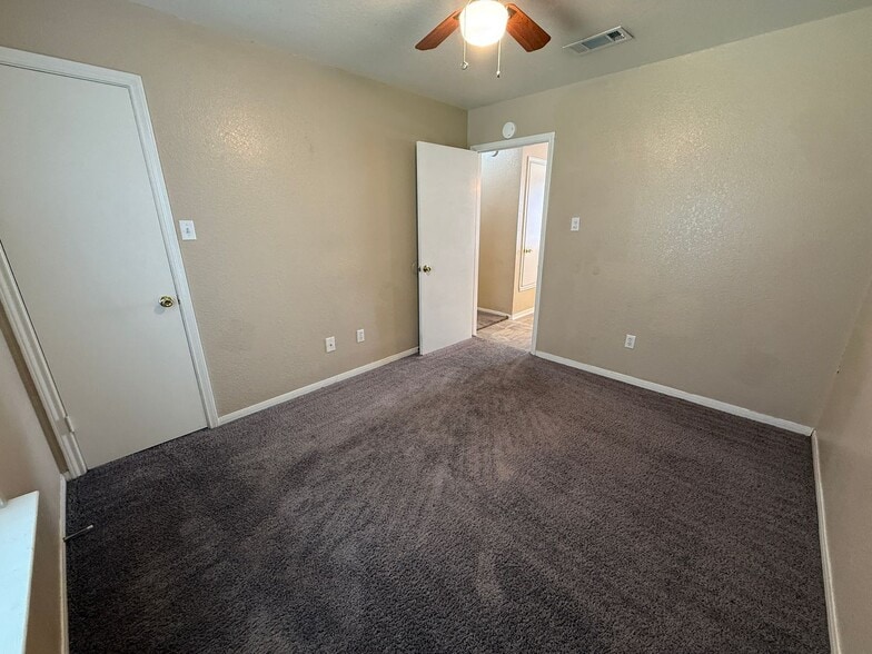 Building Photo - 1708 Benttree Dr