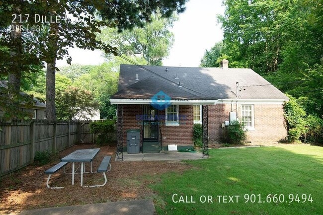Building Photo - 217 Dille Pl